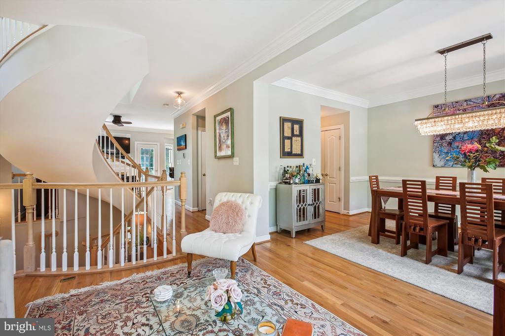 135 Rees Pl