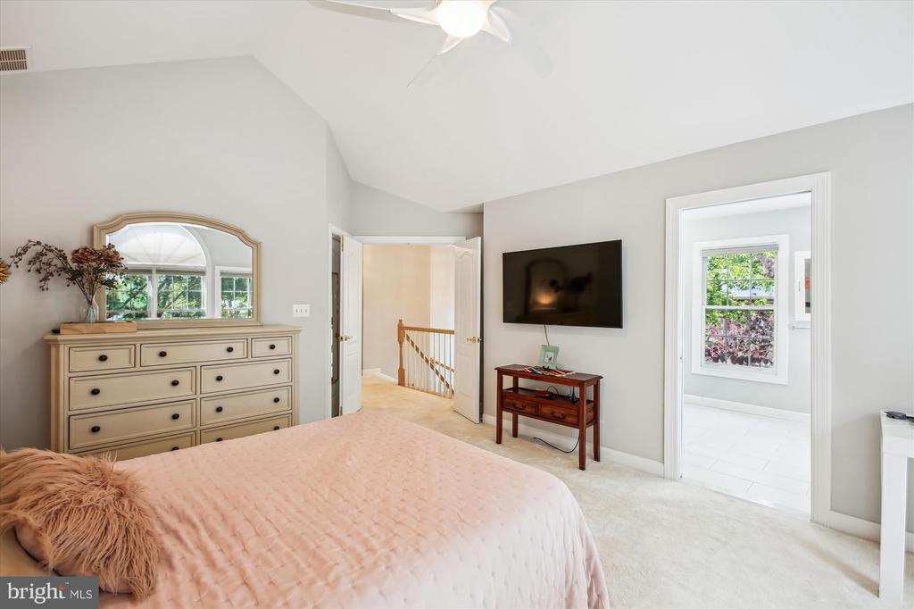 135 Rees Pl