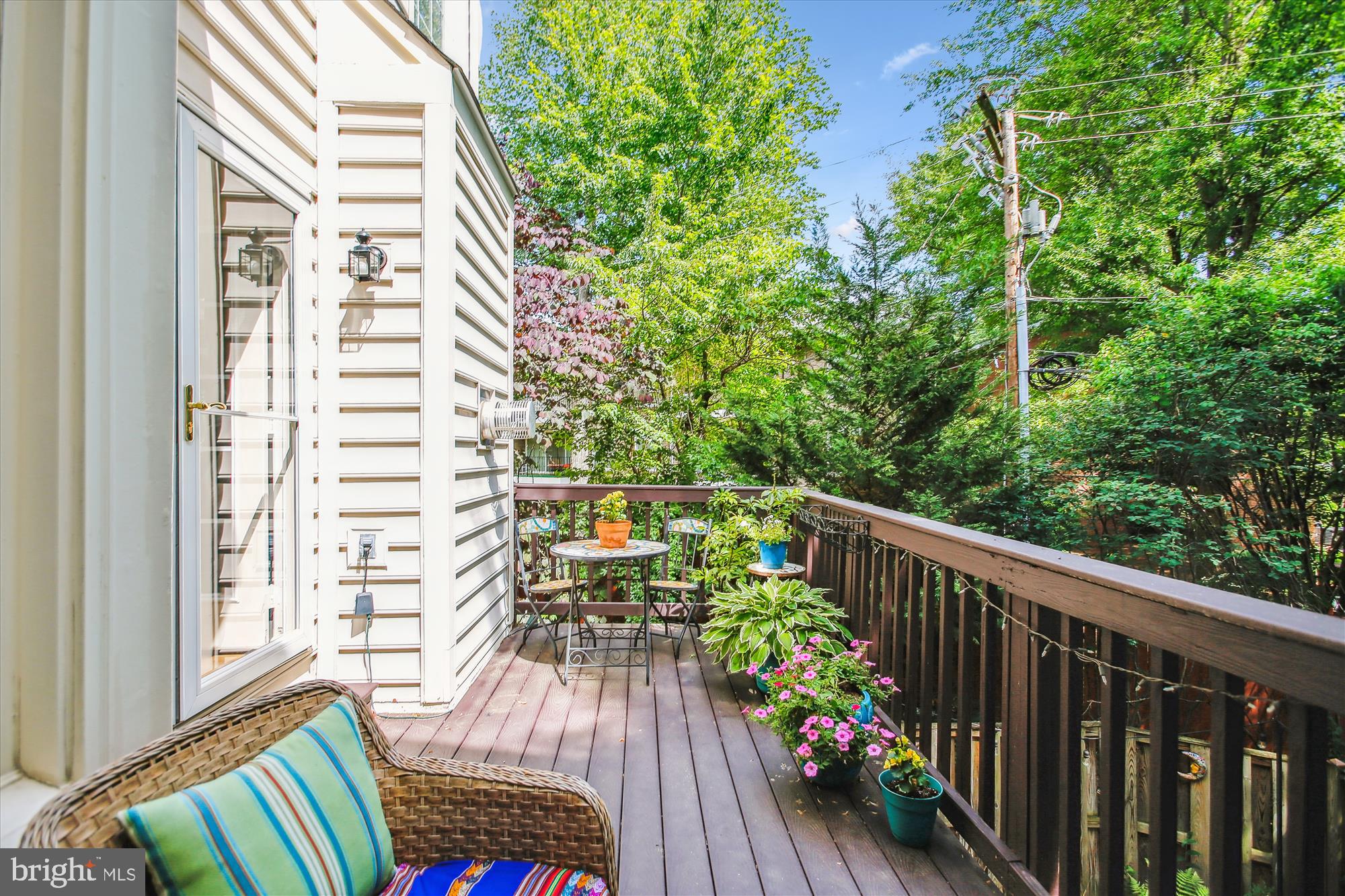 135 Rees Pl