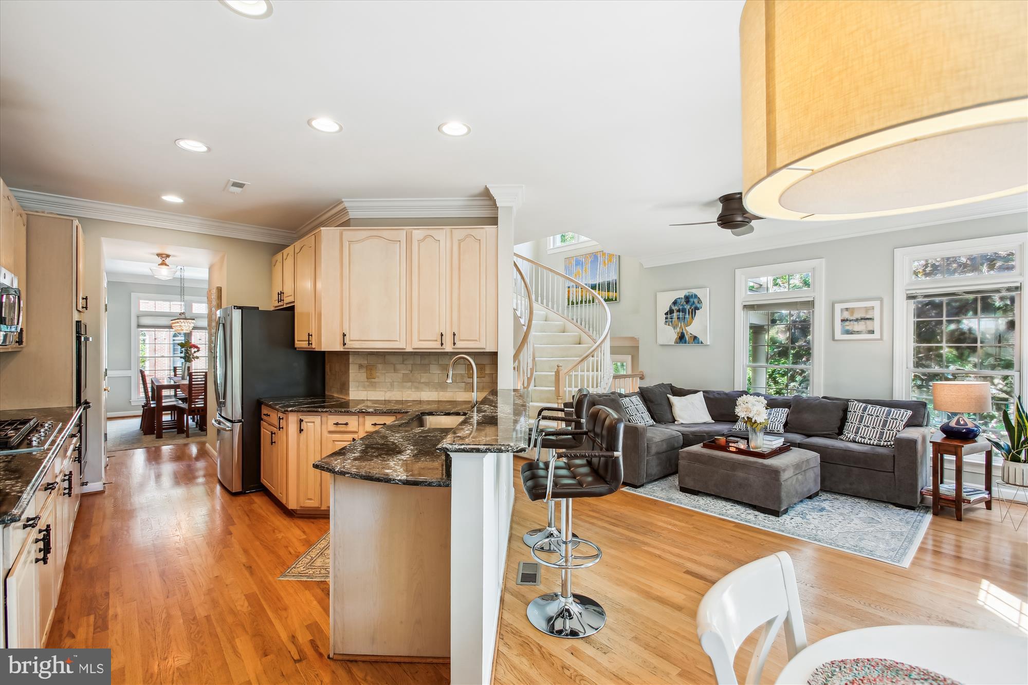135 Rees Pl