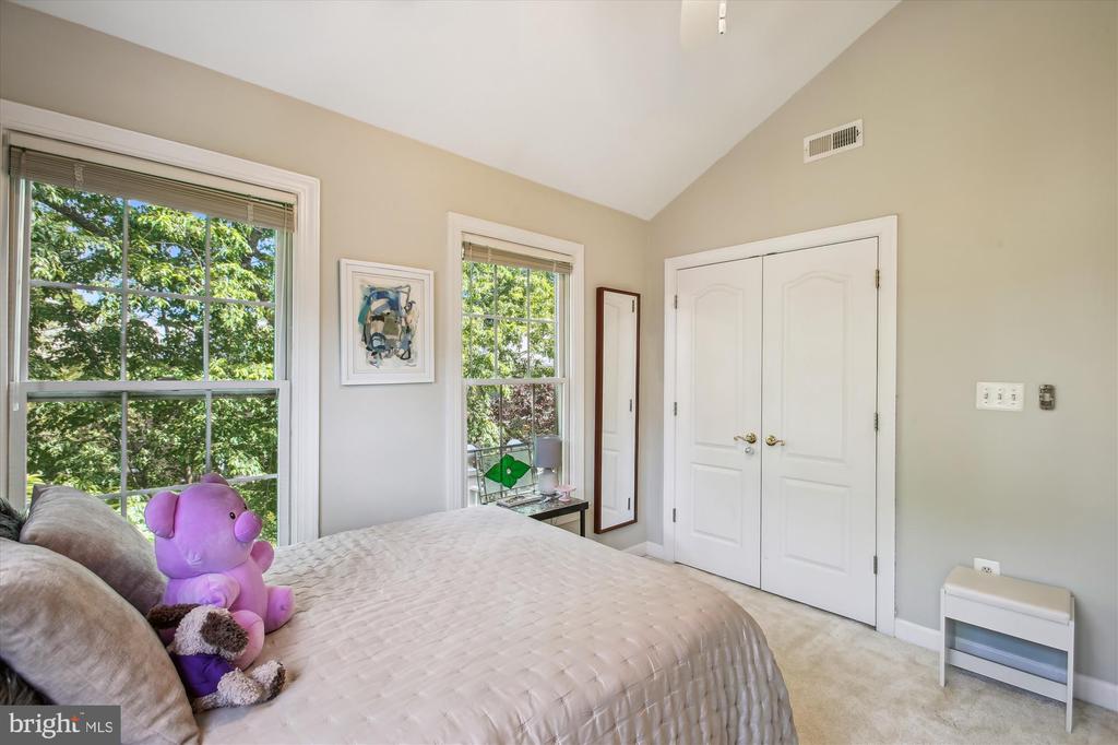 135 Rees Pl