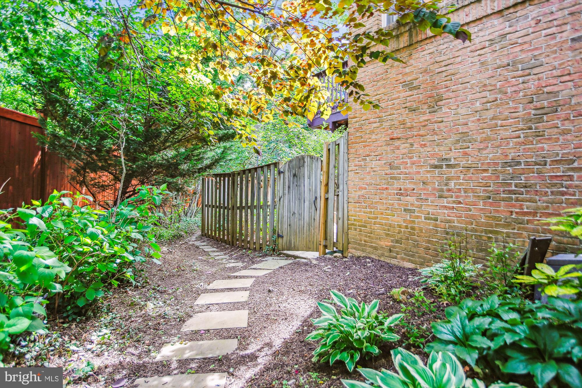 135 Rees Pl