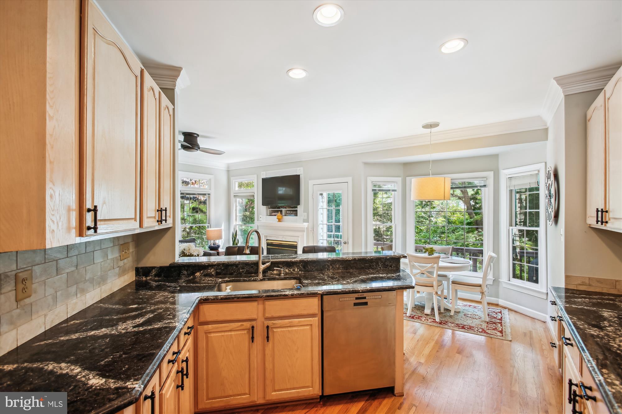 135 Rees Pl