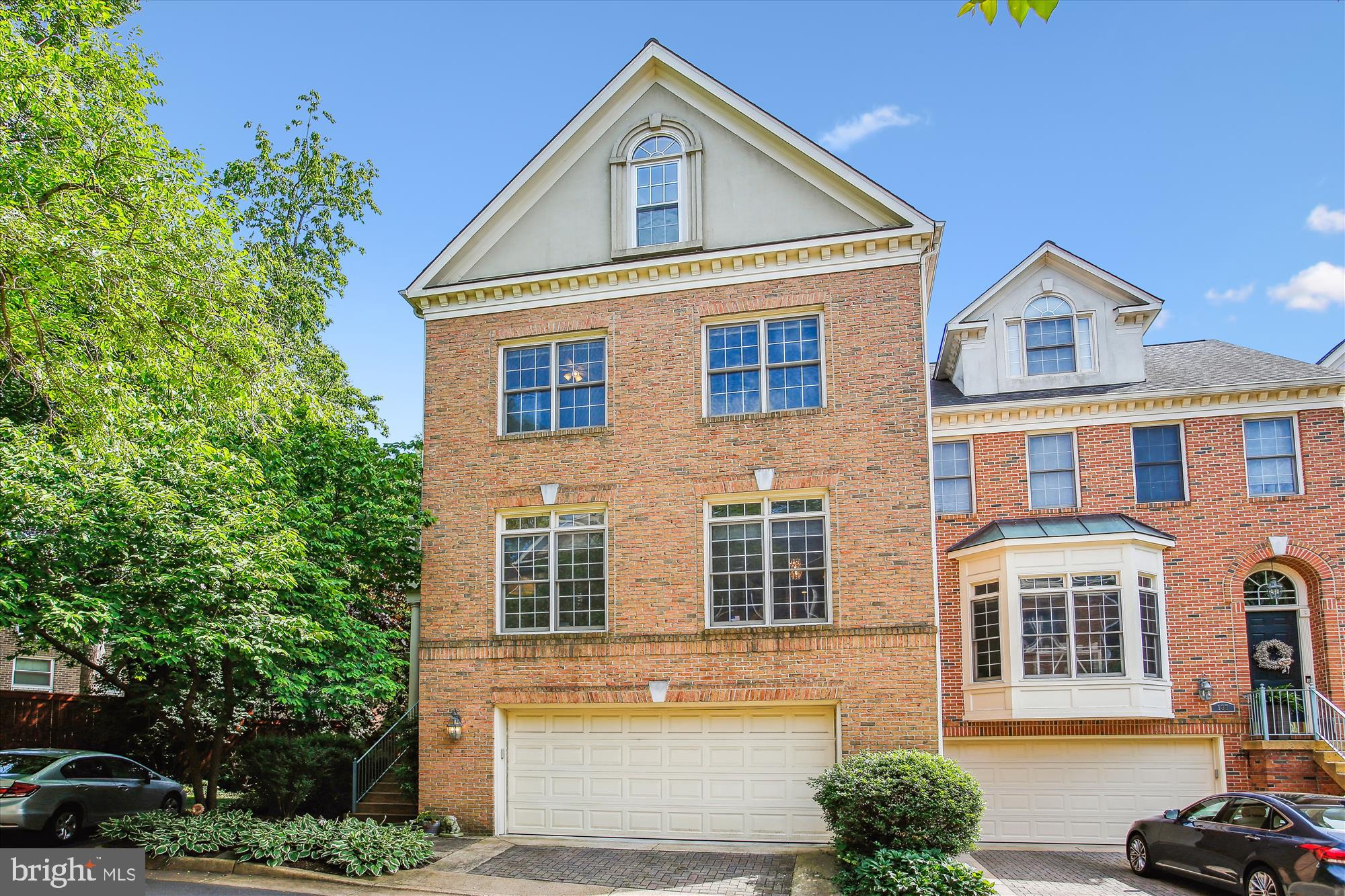 135 Rees Pl