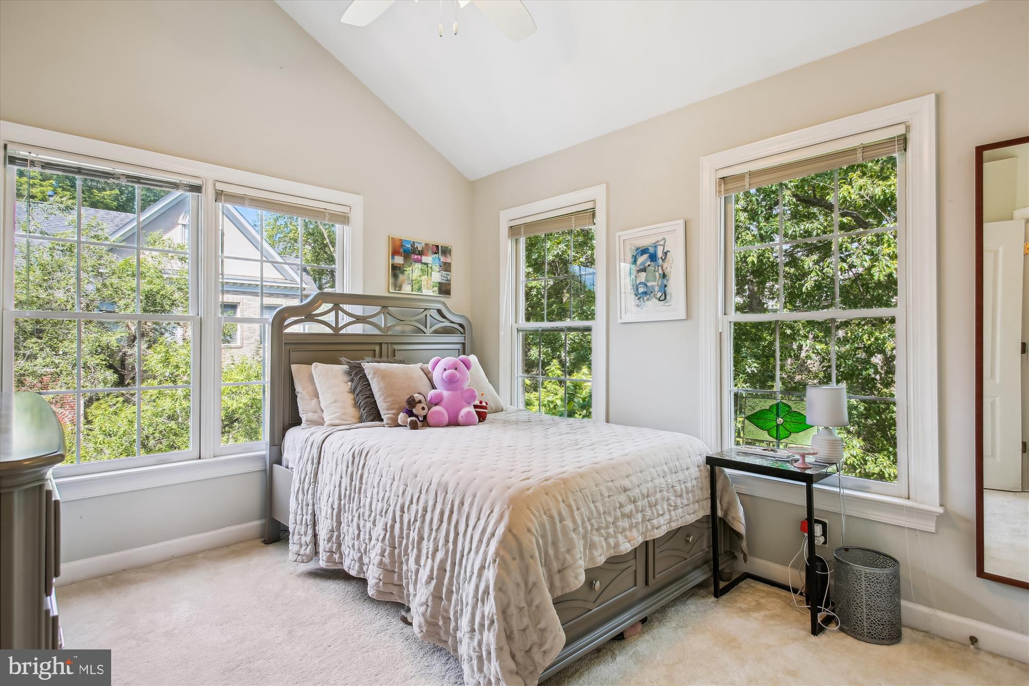 135 Rees Pl