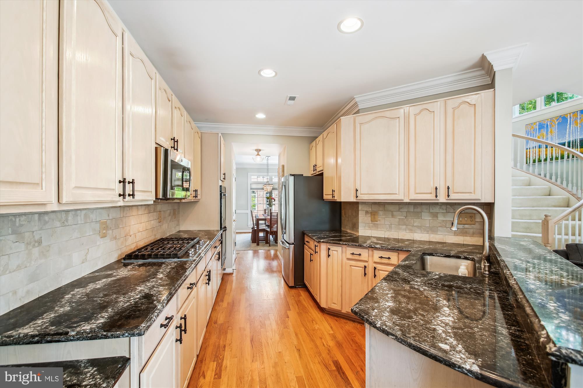 135 Rees Pl