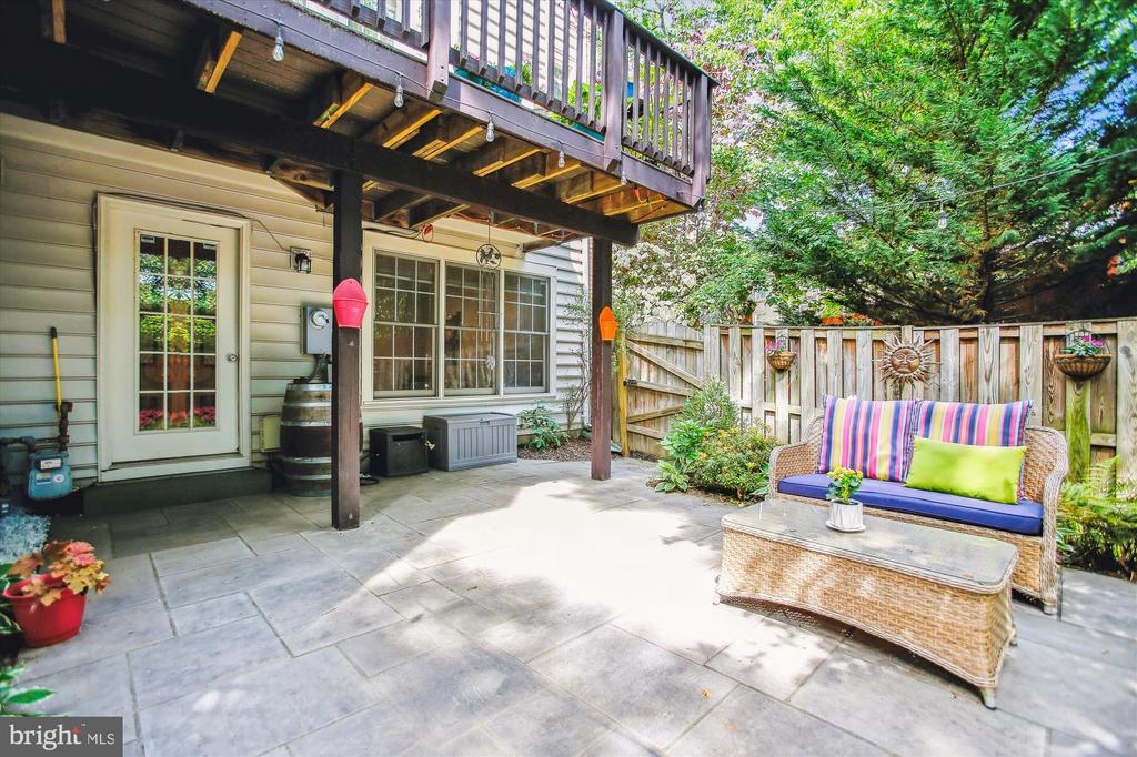 135 Rees Pl