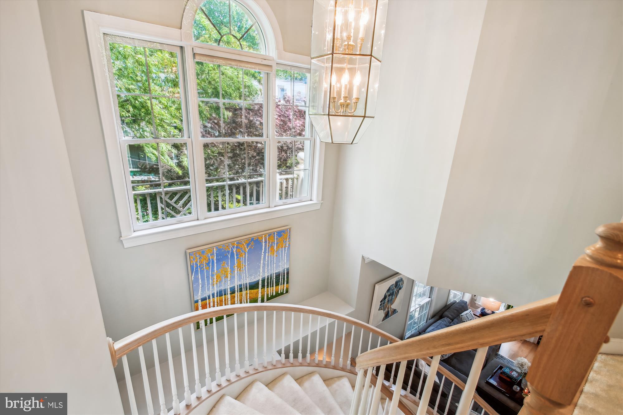 135 Rees Pl