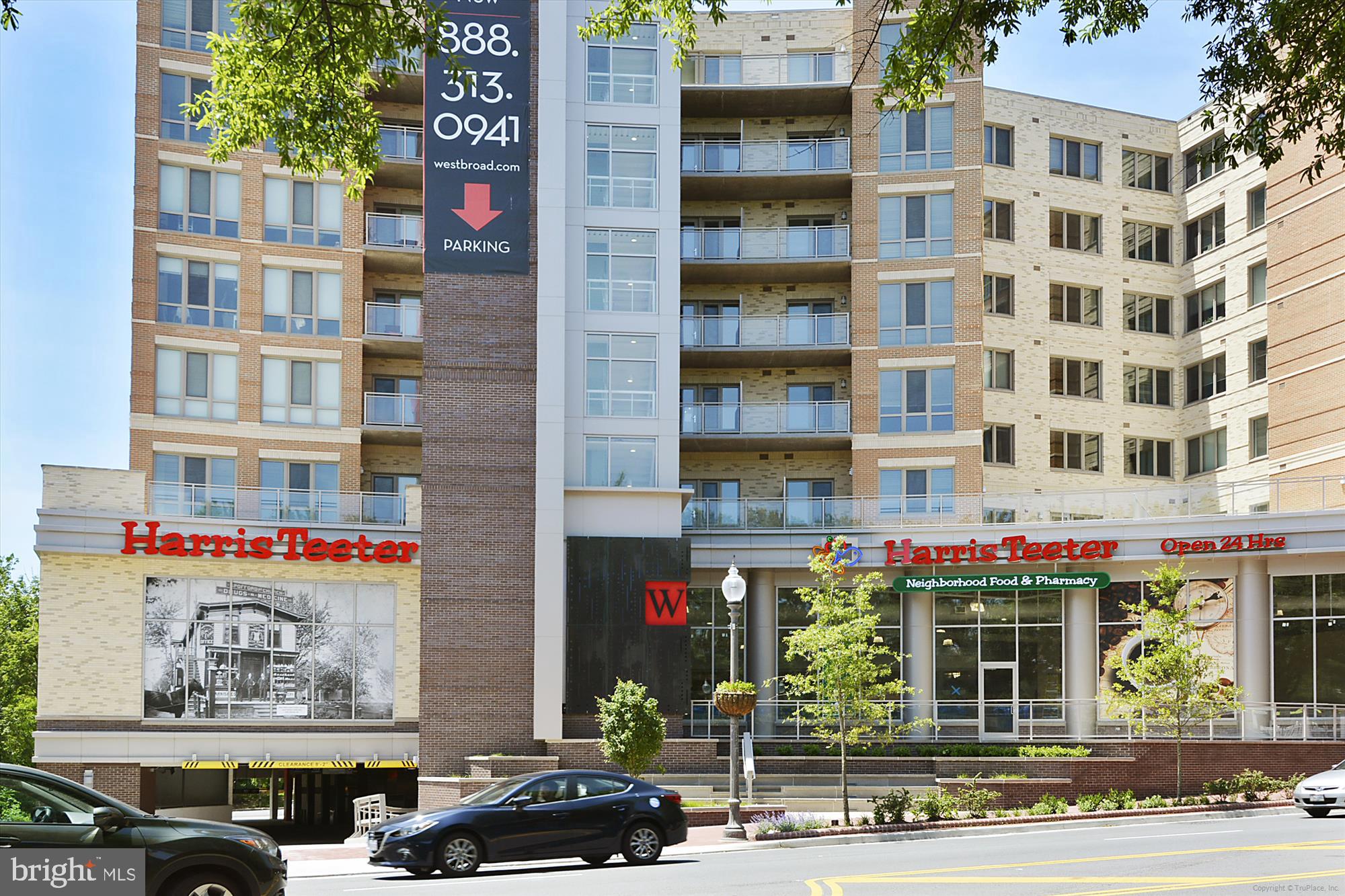135 Rees Pl