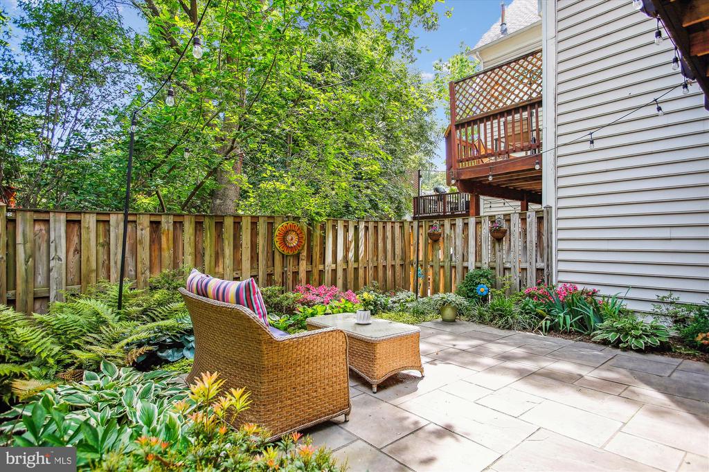 135 Rees Pl