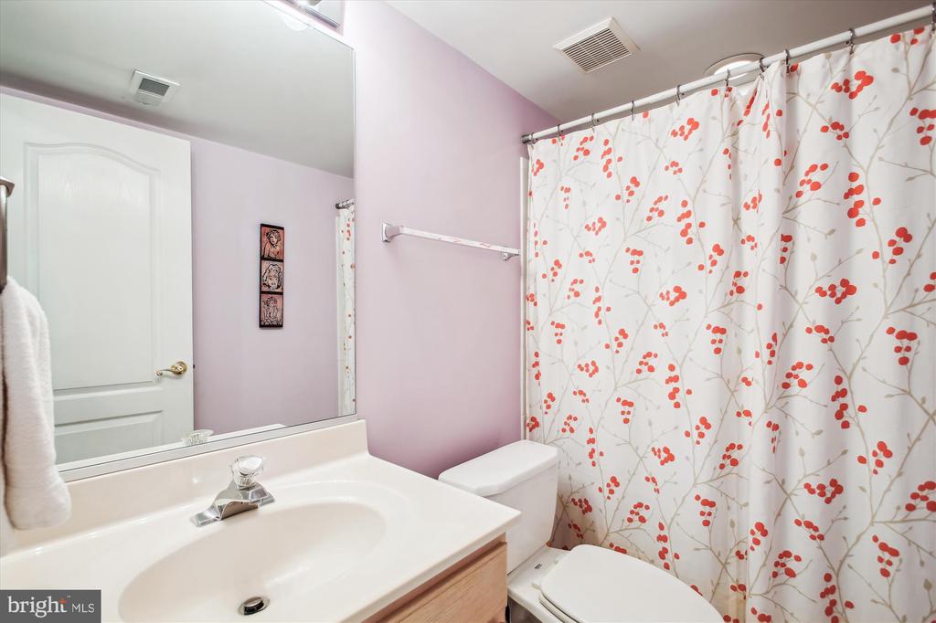 135 Rees Pl