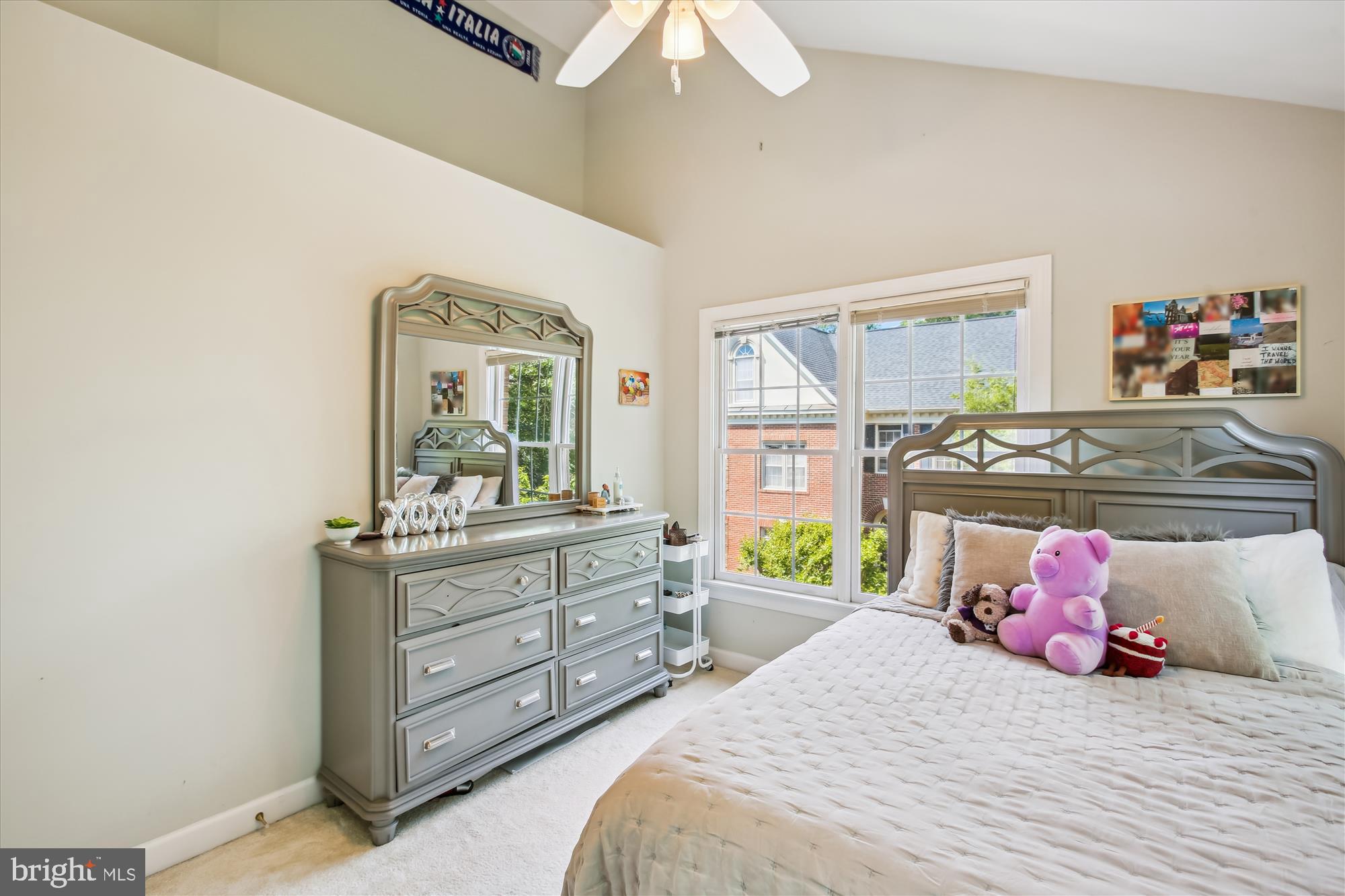 135 Rees Pl