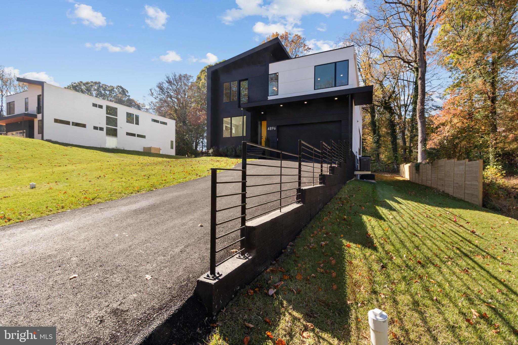4896 Columbia Rd