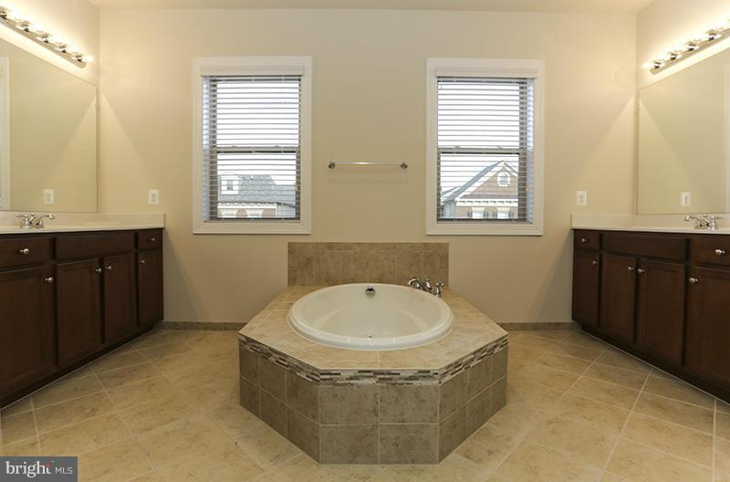 20725 JENNIFER ANN DR