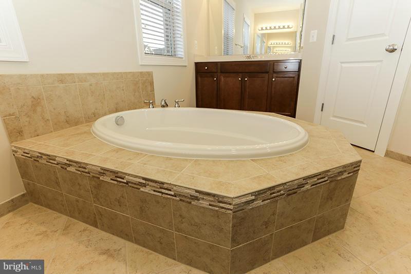 20725 JENNIFER ANN DR