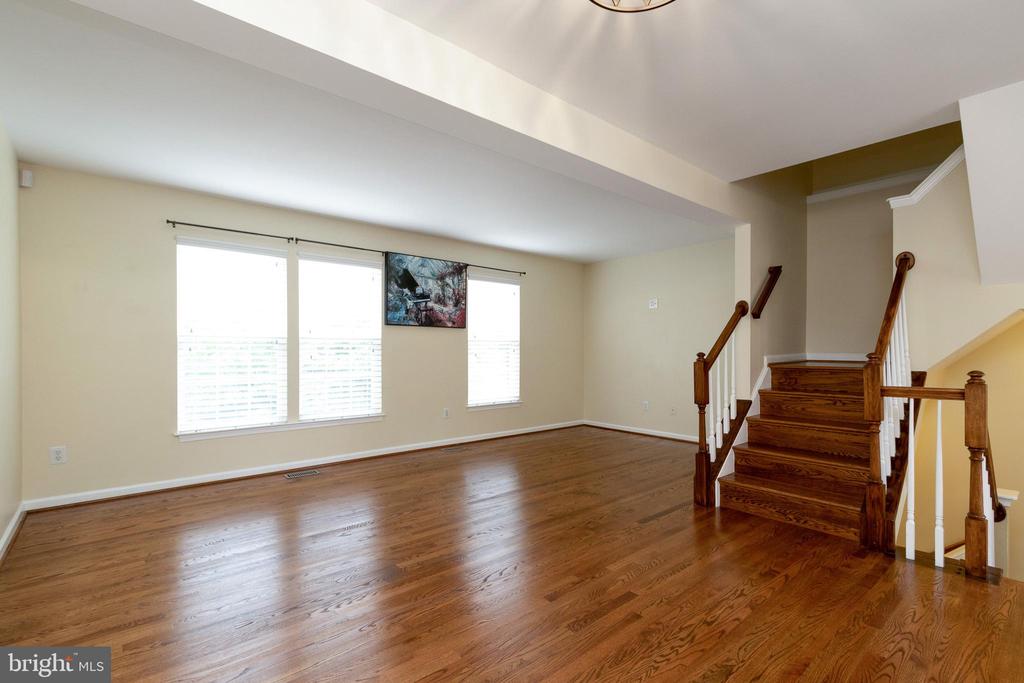 161 SHIRLEY SQ SE