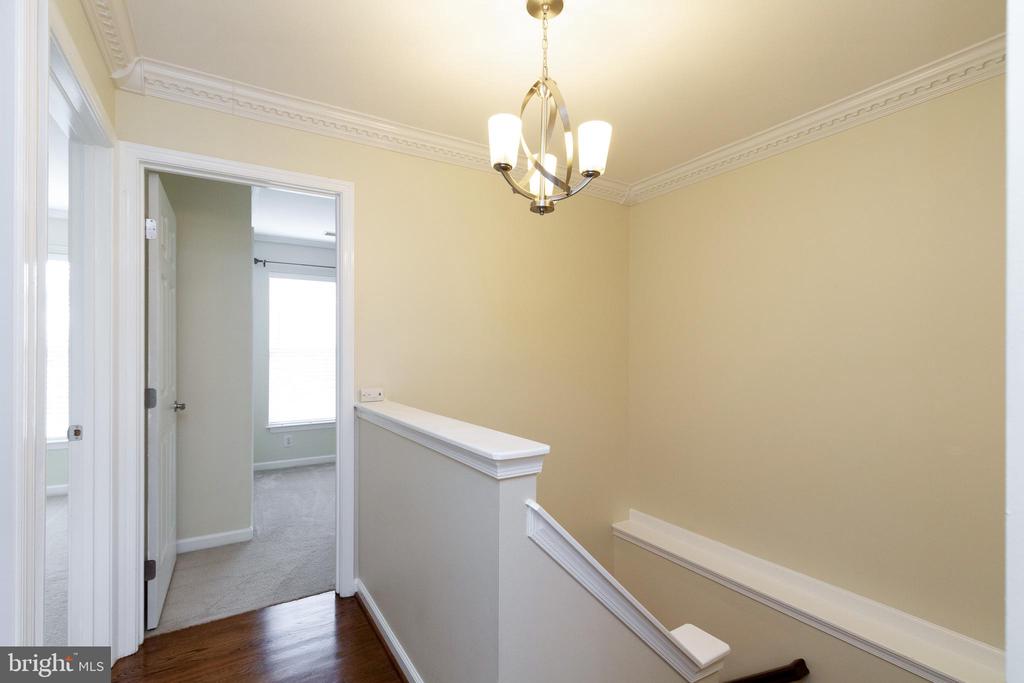 161 SHIRLEY SQ SE