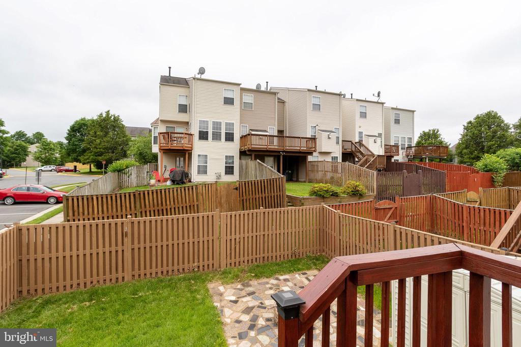 161 SHIRLEY SQ SE