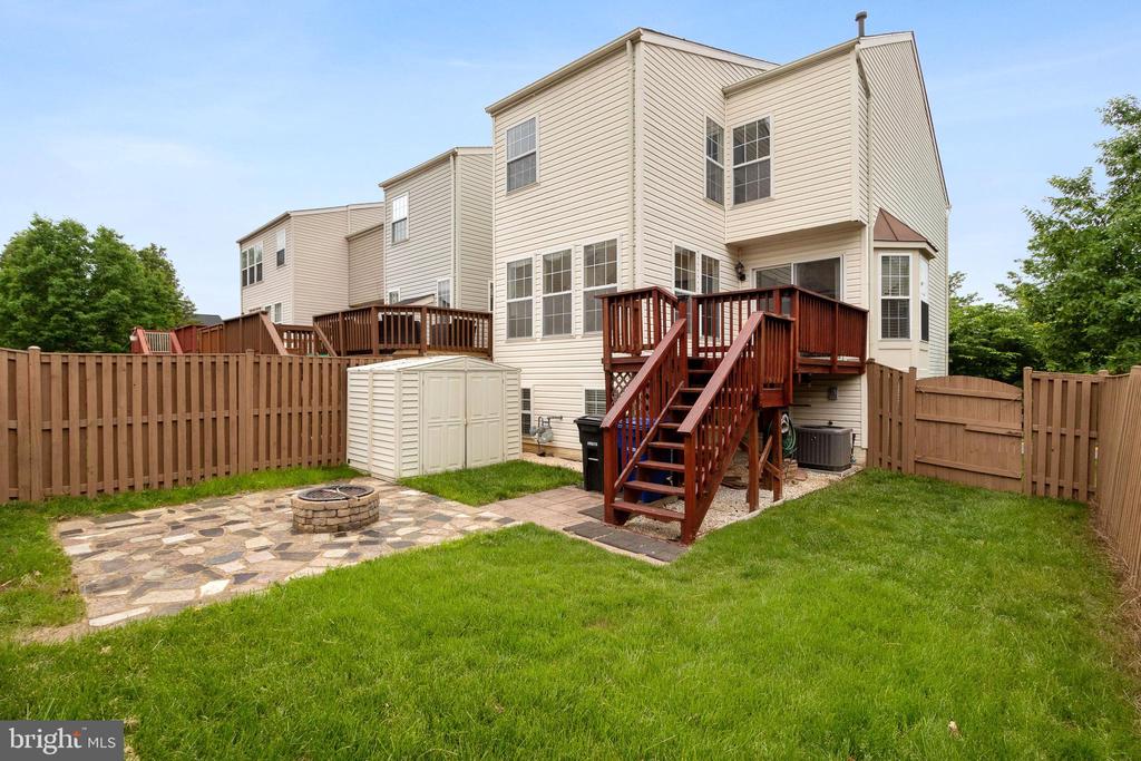 161 SHIRLEY SQ SE