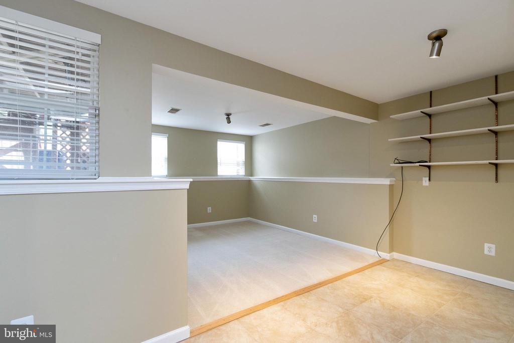 161 SHIRLEY SQ SE