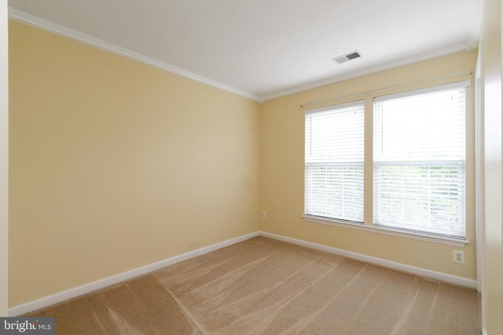 161 SHIRLEY SQ SE