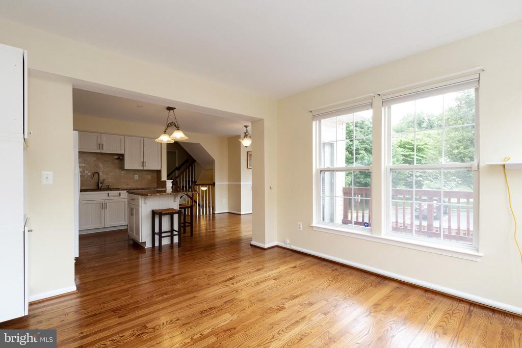 161 SHIRLEY SQ SE