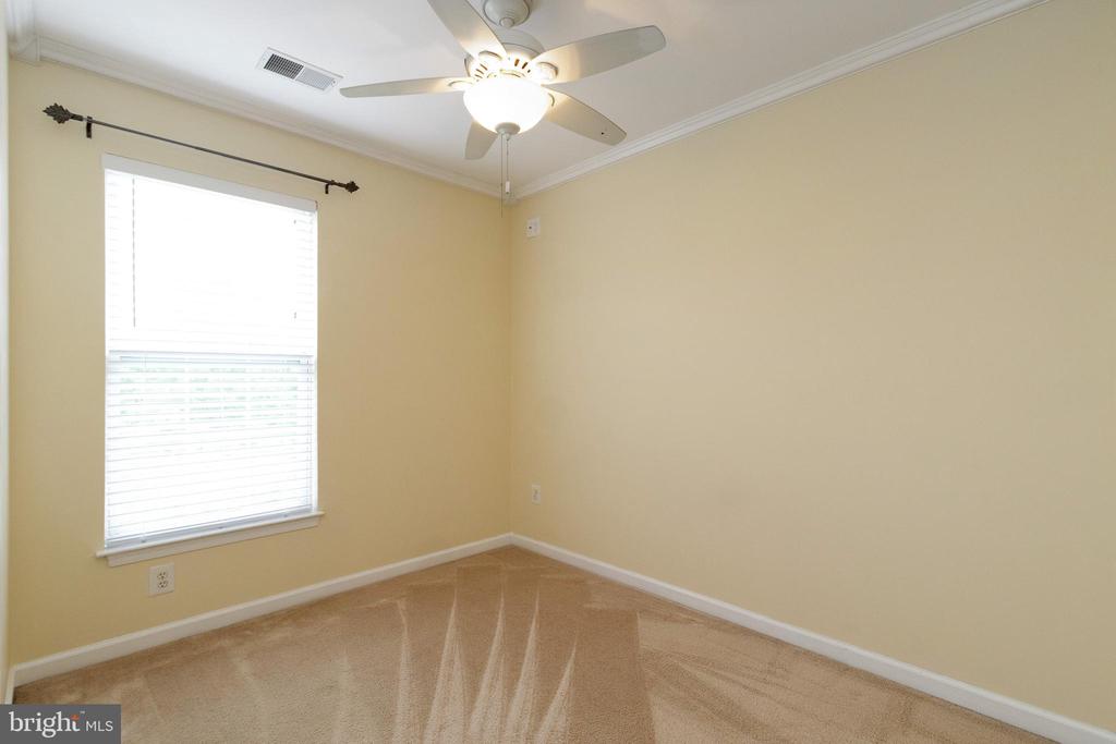 161 SHIRLEY SQ SE