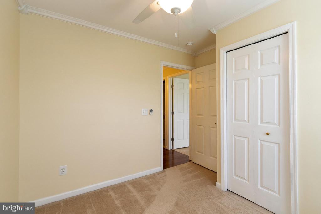 161 SHIRLEY SQ SE
