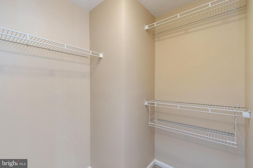 161 SHIRLEY SQ SE