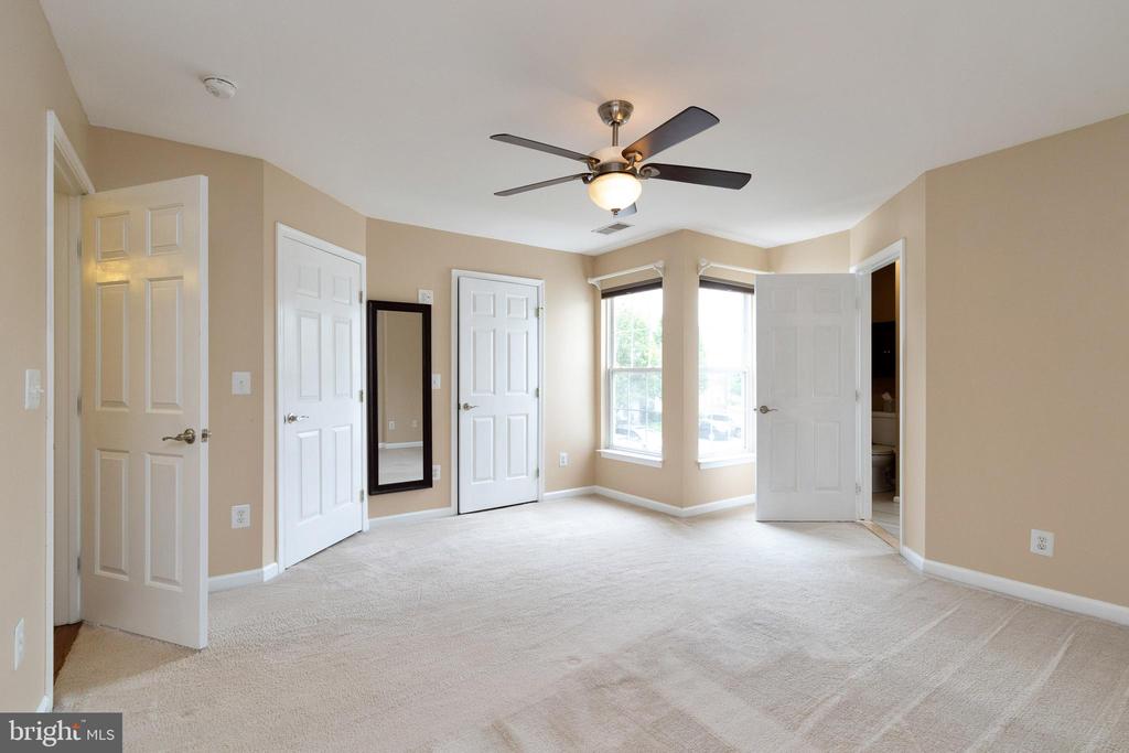 161 SHIRLEY SQ SE