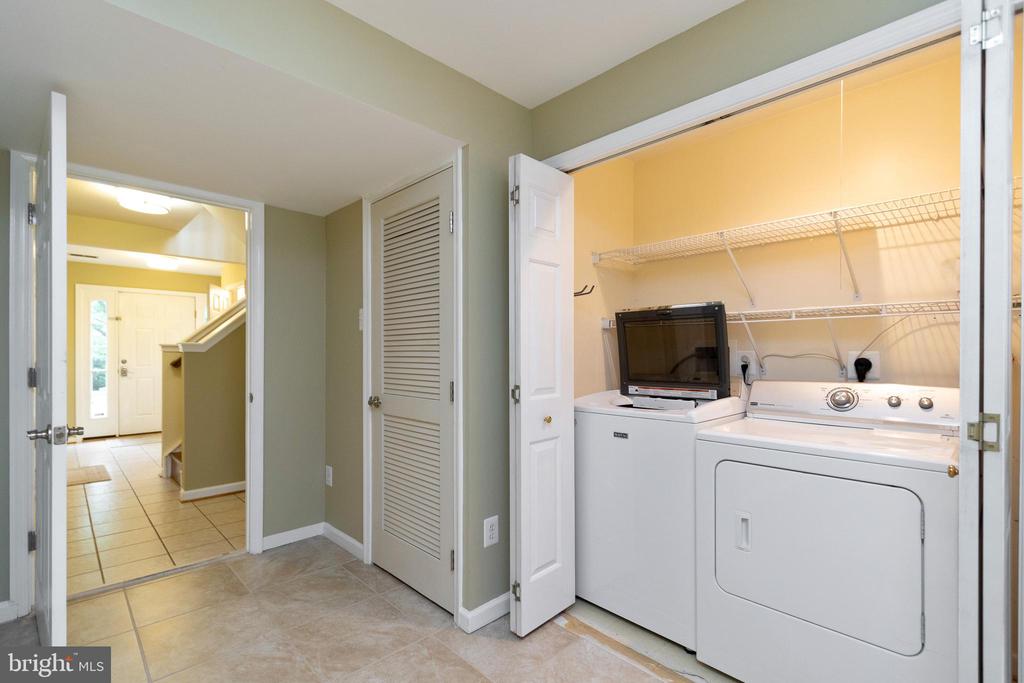 161 SHIRLEY SQ SE