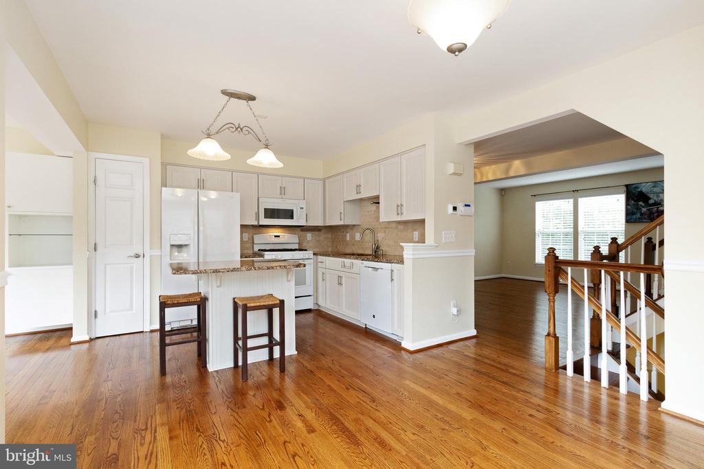 161 SHIRLEY SQ SE
