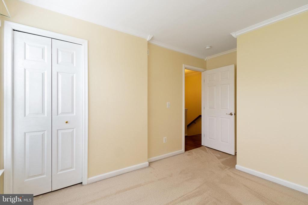 161 SHIRLEY SQ SE