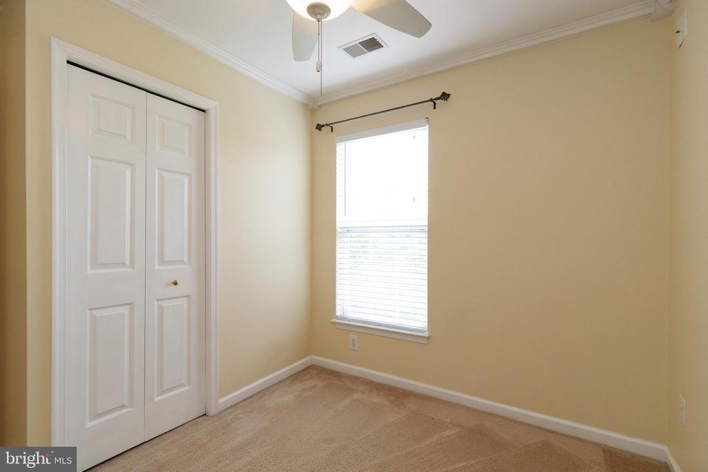 161 SHIRLEY SQ SE