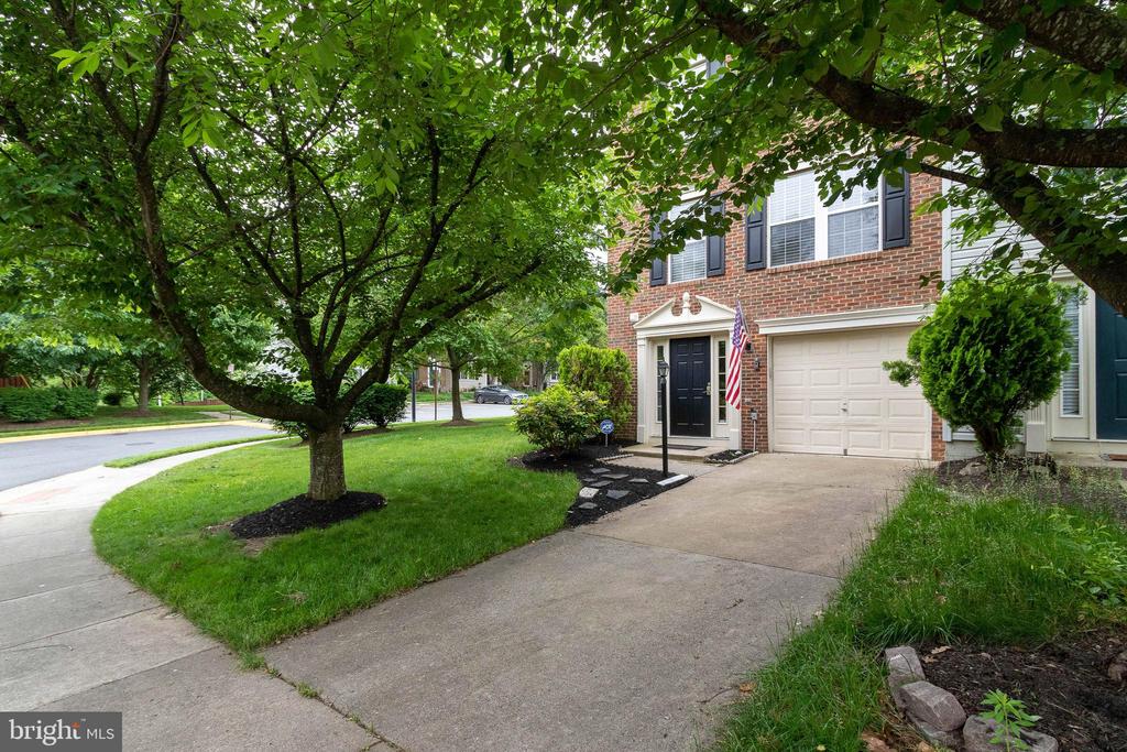 161 SHIRLEY SQ SE