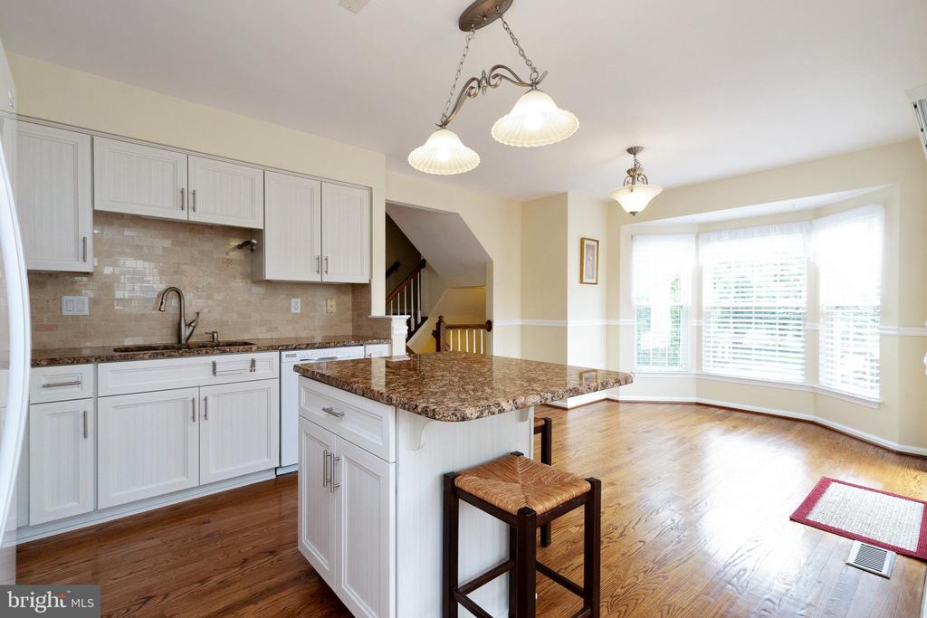 161 SHIRLEY SQ SE