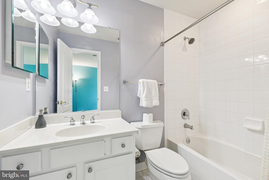 26368 STRATHAVEN COURT