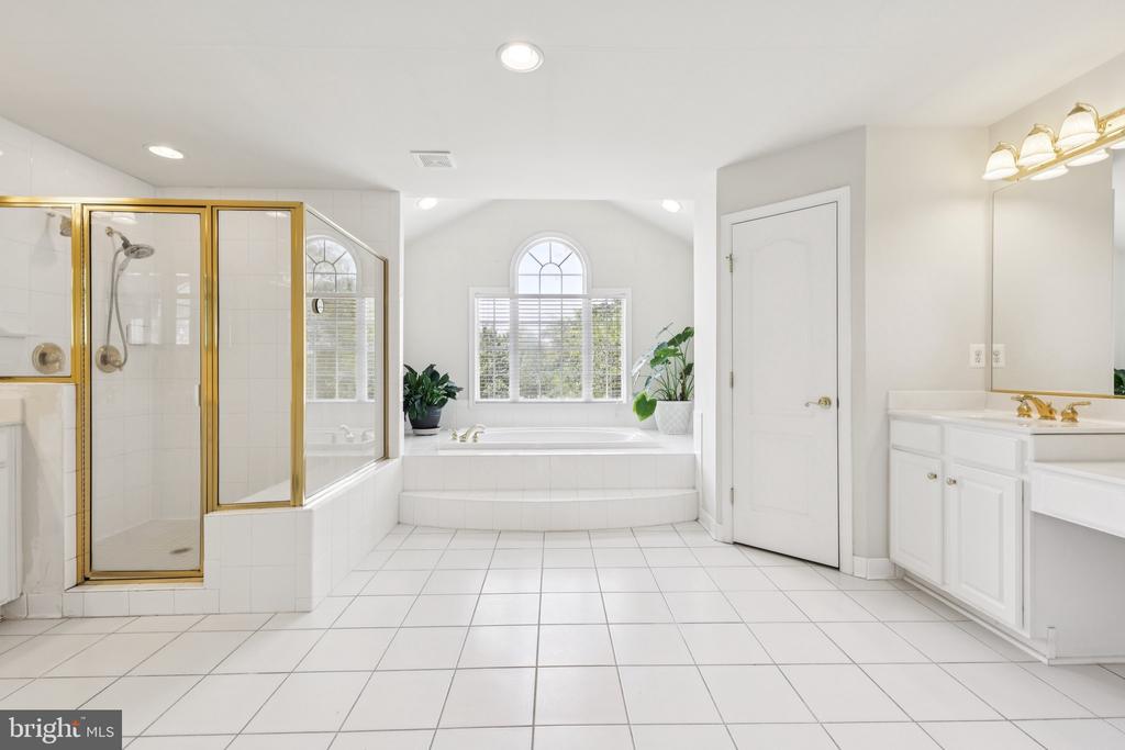 26368 STRATHAVEN COURT