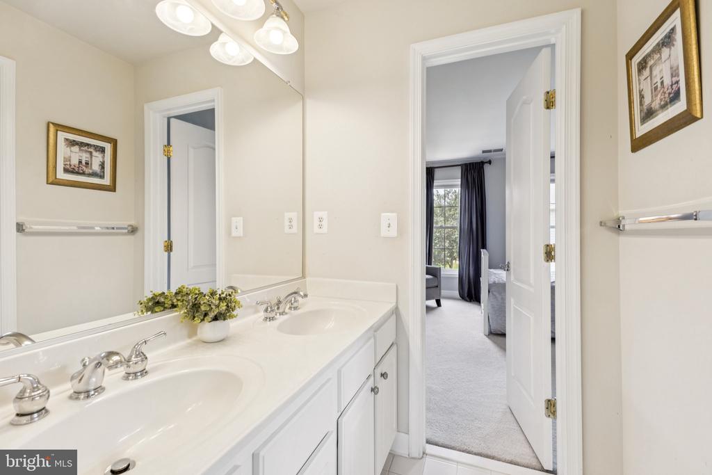 26368 STRATHAVEN COURT