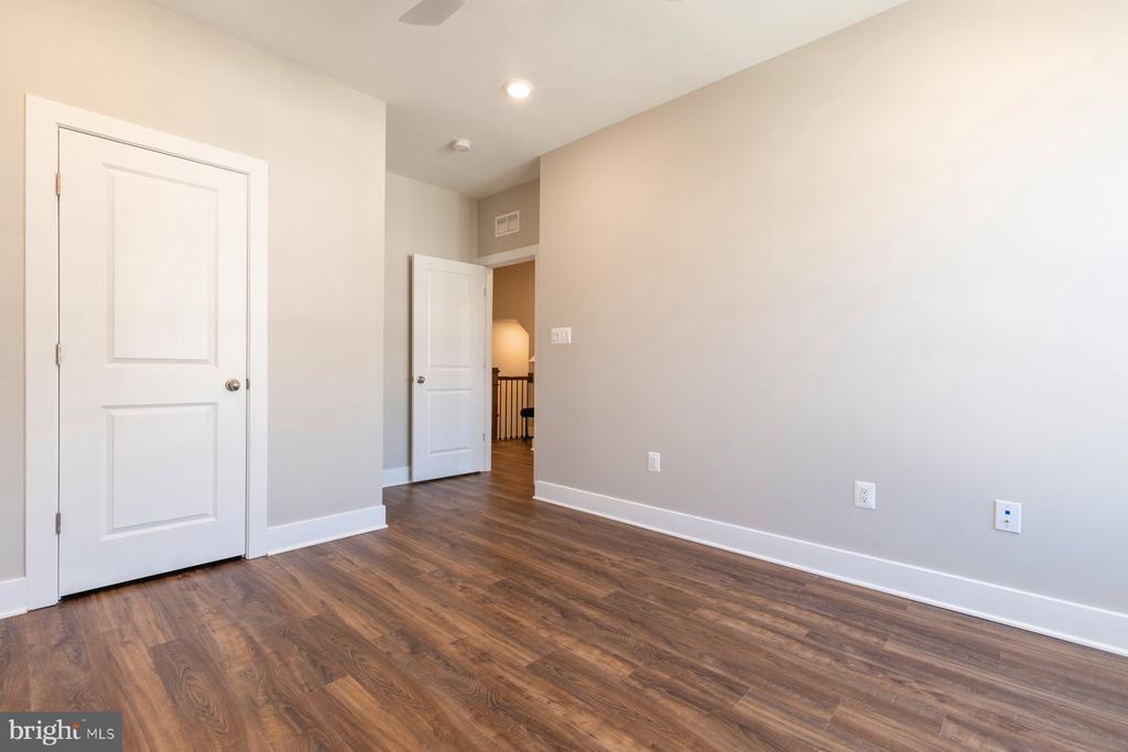 1615 FIELD SPARROW TERRACE NE