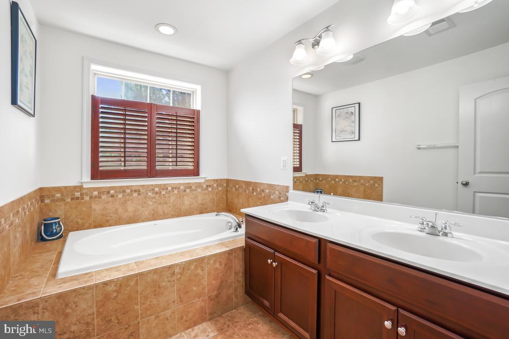 1421 Occoquan Heights Ct
