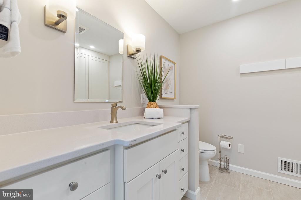 10696 WINFIELD LOOP