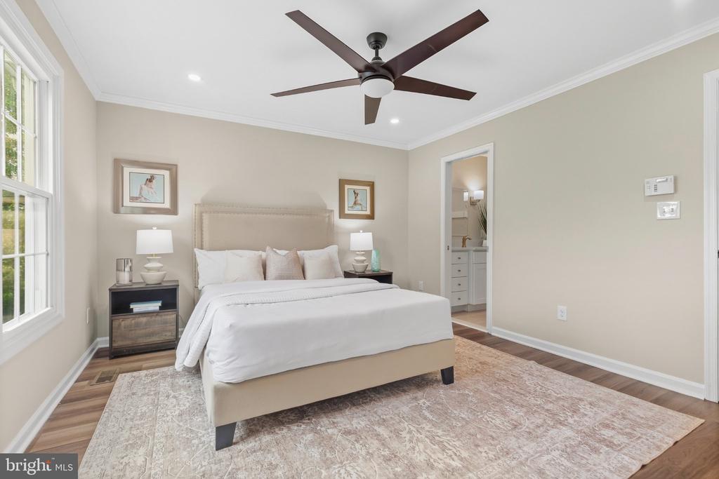 10696 WINFIELD LOOP