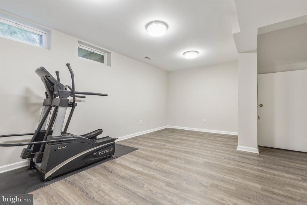 10696 WINFIELD LOOP