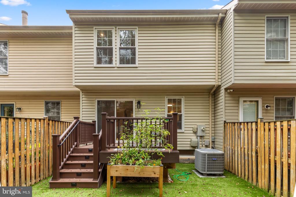 10696 WINFIELD LOOP