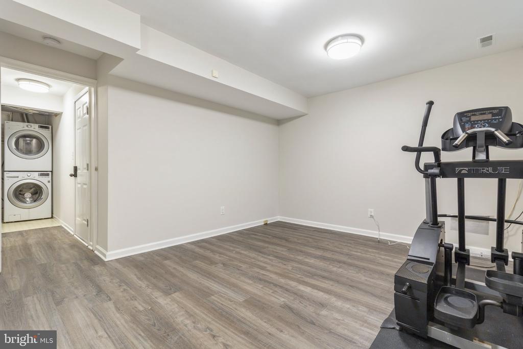10696 WINFIELD LOOP