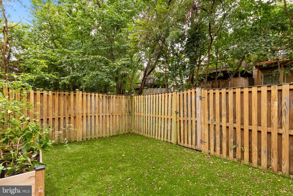10696 WINFIELD LOOP