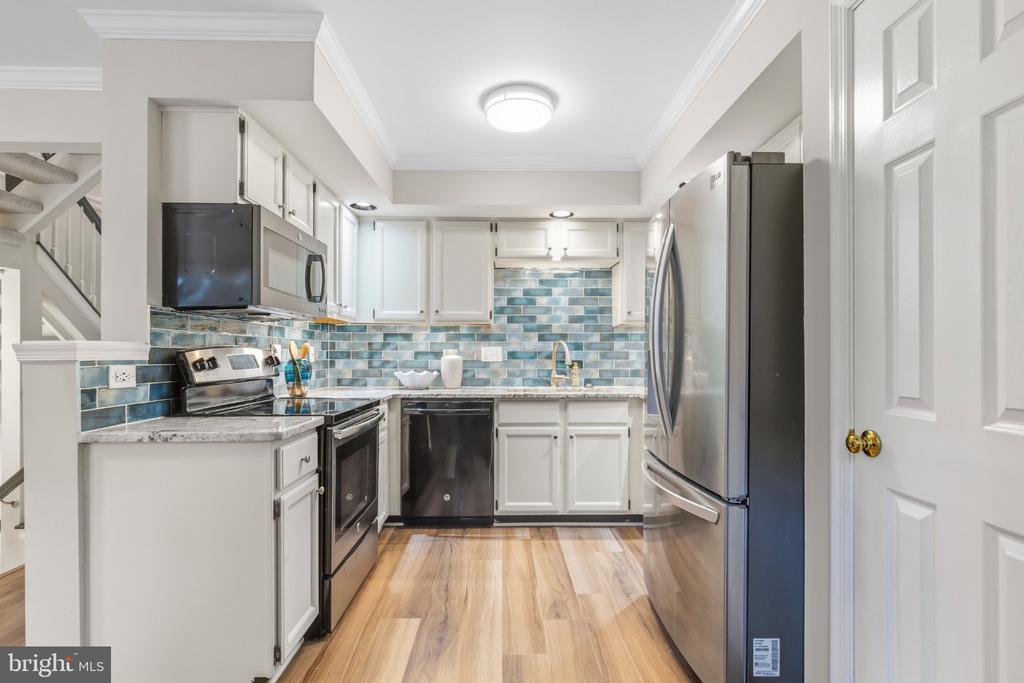 10696 WINFIELD LOOP