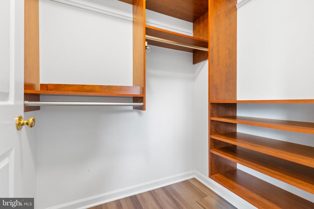 10696 WINFIELD LOOP