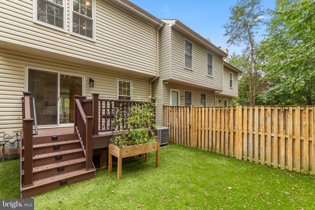 10696 WINFIELD LOOP